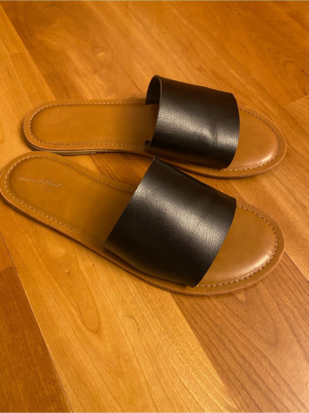 Universal Thread Slide Sandals - Picture 2 of 5